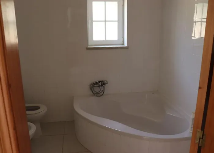 Stunning With Pool & View Near