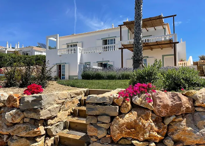 Stunning With Pool & View Near