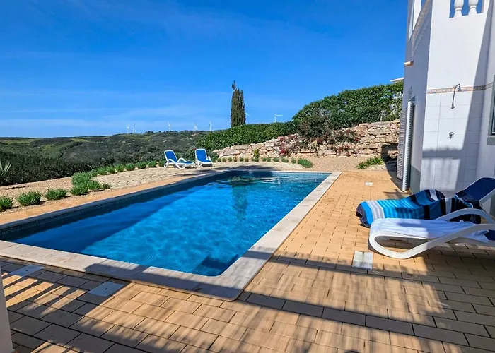 Stunning With Pool & View Near