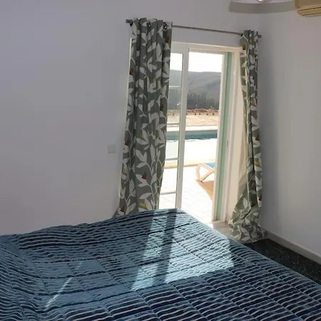 Villa Stunning With Pool & View Near