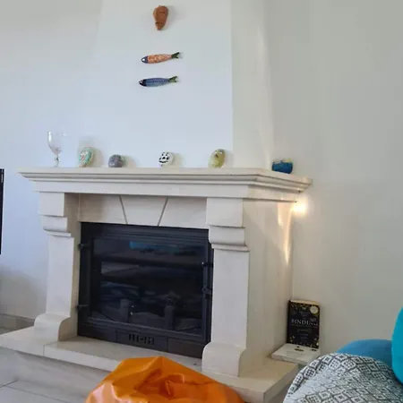 Villa Stunning With Pool & View Near