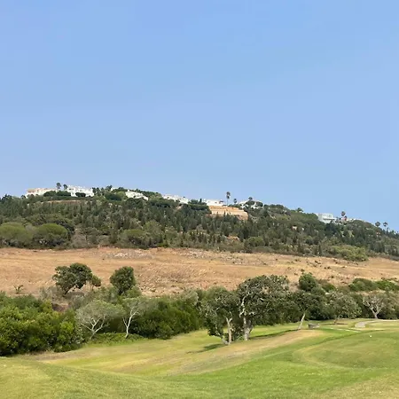 Stunning With Pool & View Near *