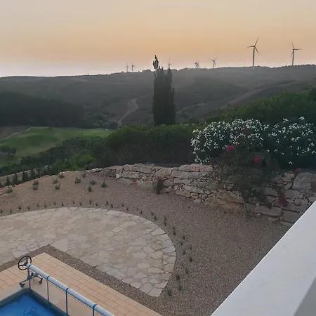 Villa Stunning With Pool & View Near