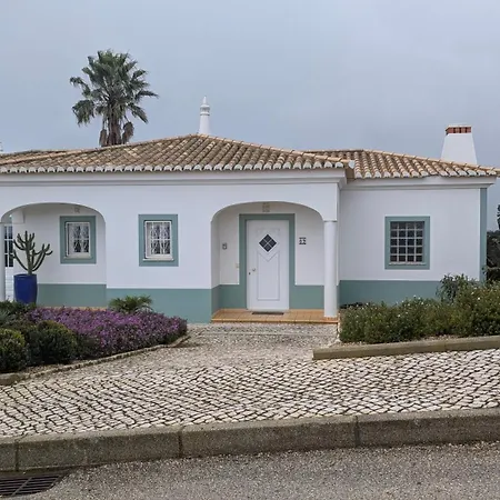 Stunning With Pool & View Near *