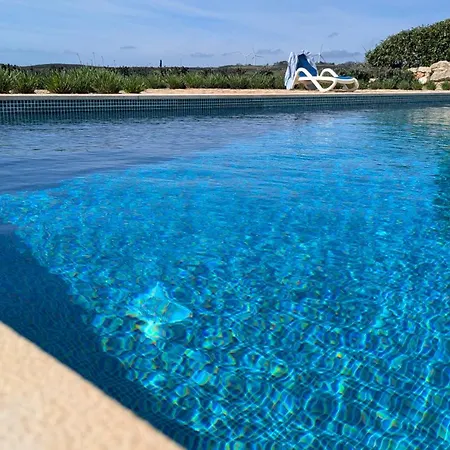 Villa Stunning With Pool & View Near
