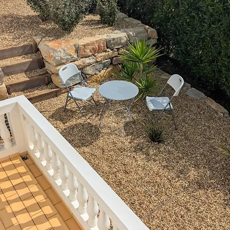 Stunning With Pool & View Near *