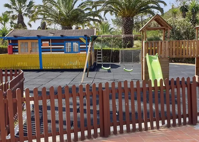 Villa Stunning With Pool & View Near *