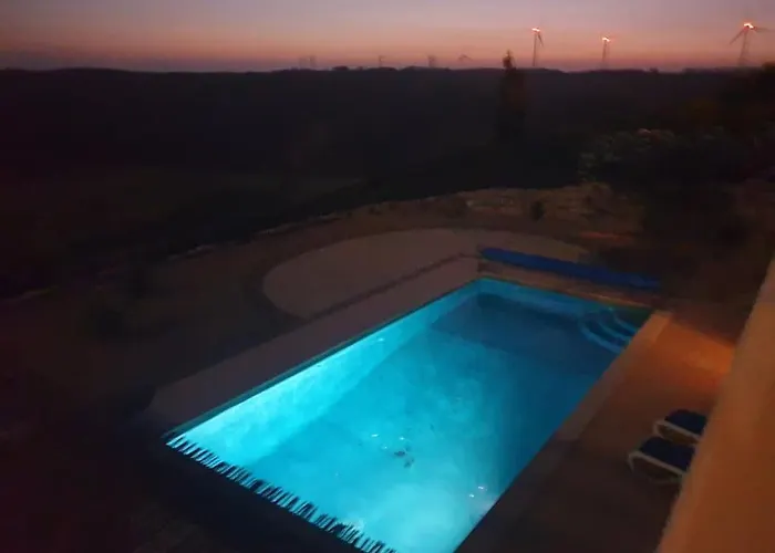 Stunning With Pool & View Near ヴィラ ブデンス