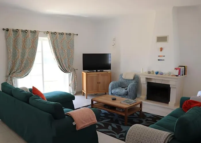 Stunning With Pool & View Near