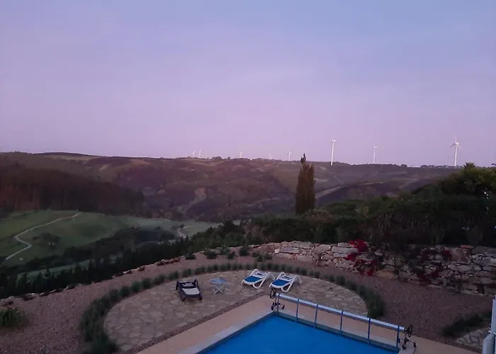 Stunning With Pool & View Near *