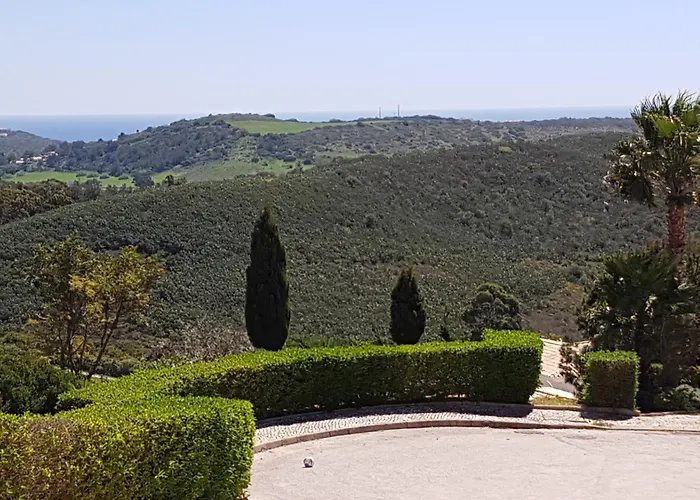 Stunning With Pool & View Near