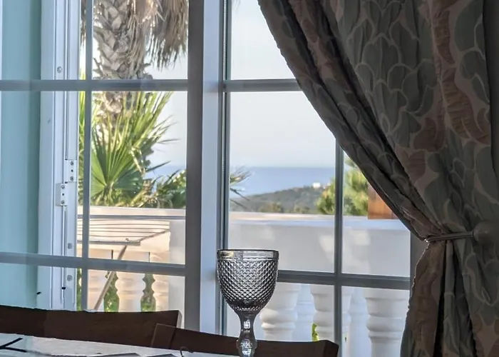 Stunning With Pool & View Near ブデンス