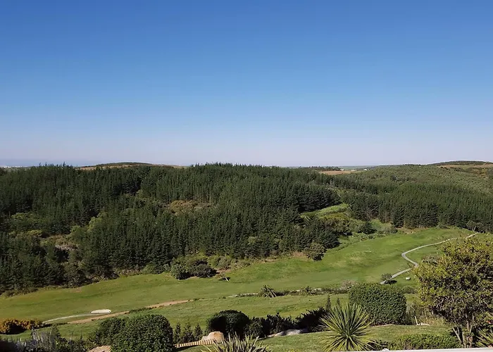 Stunning With Pool & View Near *