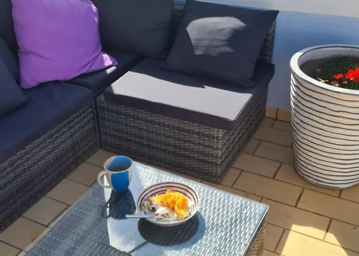 Stunning With Pool & View Near