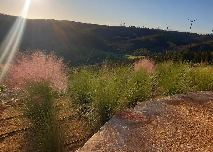 Stunning With Pool & View Near *