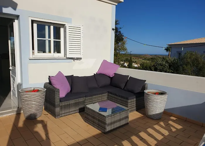 Stunning With Pool & View Near *