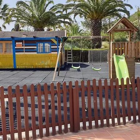 Villa Stunning With Pool & View Near *