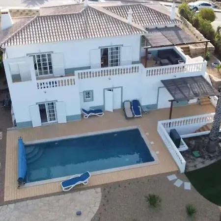 Villa Stunning With Pool & View Near *