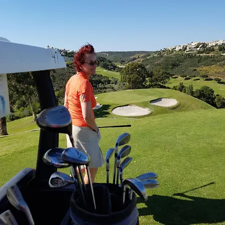 Villa Stunning With Pool & View Near *